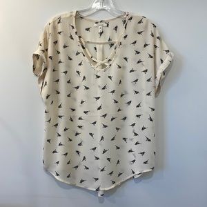 Adorable excellent used condition bird dressy shirt. Maurices. Small